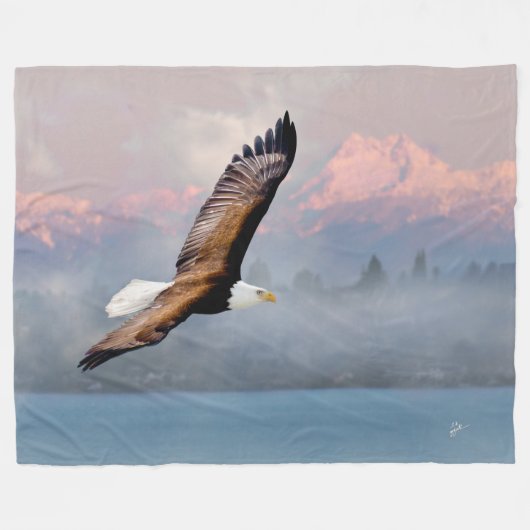 Adler über Gebirgsspitzen Fleecedecke (Vorderseite (Horizontal))