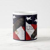 Adler und amerikanische Flagge Jumbo-Tasse (Vorderseite)