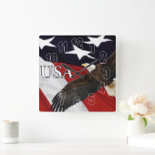 Adler und amerikanische Flagge Quadratische Wanduhr (Zuhause)