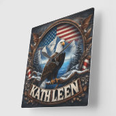 Adler von Bergen und Flagge Quadratische Wanduhr (Winkel)