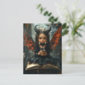 Adlige dunkle Engel mit Kaffee und ein Buch Postkarte (Stehend Vorderseite)