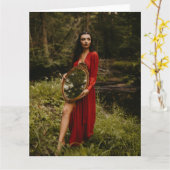 Adlige Frauen stehend mit Spiegelkarte Karte (Gelbe Blume)