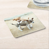 Adlige Welpen spielen am Strand Rechteckiger Pappuntersetzer (angewinkelt)