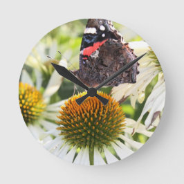 Admiral Butterfly auf Blume Runde Wanduhr