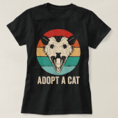 Adoptier einer Katze Funny Possum T-Shirt (Design vorne)