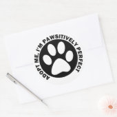 Adoptier mir, ich bin beileibe perfekt runder aufkleber (Umschlag)