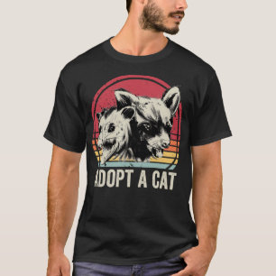 Adoptiere eine Katze lustiger Possum und Waschbär T-Shirt