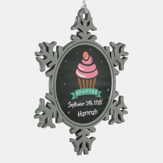 Adoptiert Cupcake - Individuelle Name Datum Schneeflocken Zinn-Ornament (Links)