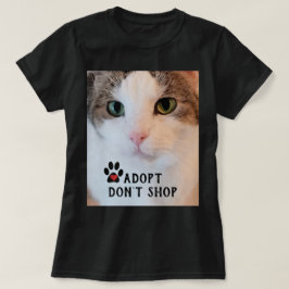 Adoption der Katze / Foto der weißen Katze auf Sch T-Shirt
