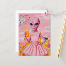 Adorable Alien Lady in Rosa mit Orangensaft