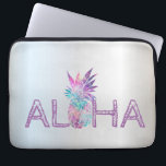 Adorable Aloha Hawaiian Ananas, Silber Laptopschutzhülle<br><div class="desc">Adorable Aloha hawaiianische Ananas auf silberem Hintergrund.</div>