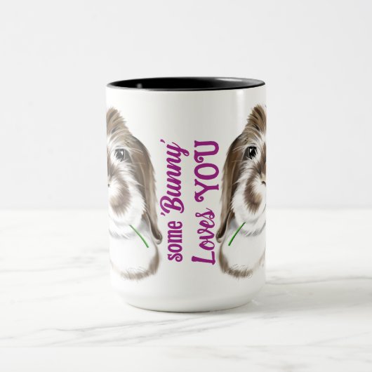 Adorable American Fuzzy Lop Rabbit mit rosa Tulip Tasse (Zentrum)