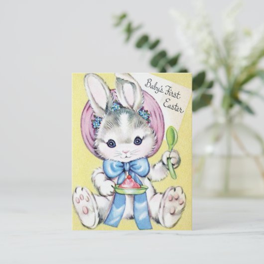 Adorable Babie's erstes Osterkaninchen Postkarte (Stehend Vorderseite)