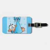 Adorable Baby Boy mit Schnuller in einer Trage Gepäckanhänger (Vorderseite horizontal)