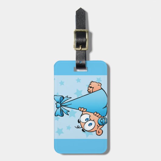 Adorable Baby Boy mit Schnuller in einer Trage Gepäckanhänger (Vorderseite vertikal)