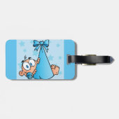 Adorable Baby Boy mit Schnuller in einer Trage Gepäckanhänger (Rückseite horizontal)