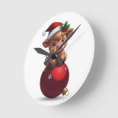 adorable baby highland cow sitting runde wanduhr (Winkel)