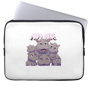 Adorable Baby Hippo Nur ein Mädchen, das Moo Deng  Laptopschutzhülle