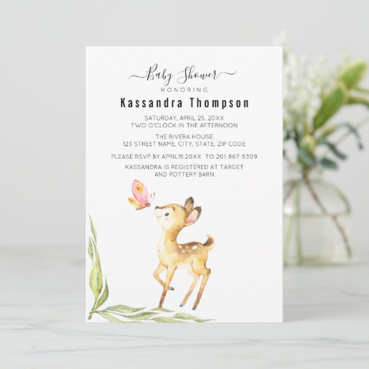 Adorable Babyhirsche mit Schmetterlingshinderdusch Einladung (Stehend Vorderseite)