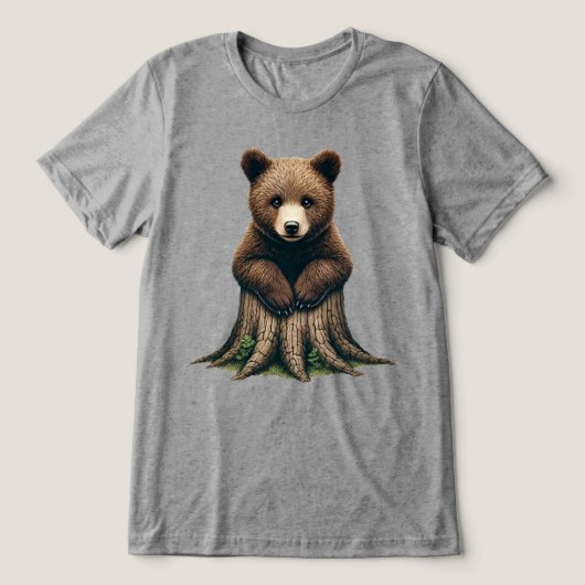 Adorable Bären Cub sitzend auf Baumstumpf Tri-Blend Shirt (Design Vorderseite)