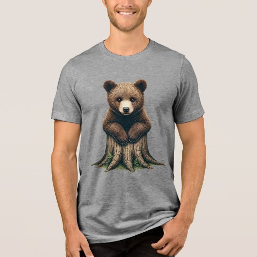 Adorable Bären Cub sitzend auf Baumstumpf Tri-Blend Shirt (Vorderseite)