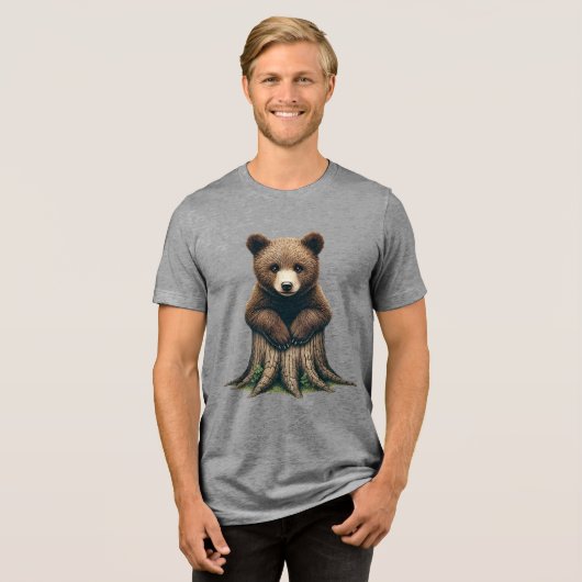 Adorable Bären Cub sitzend auf Baumstumpf Tri-Blend Shirt (Vorderseite voll)