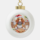 Adorable Basset Hound Sneaking Christmas Cookies Keramik Kugel-Ornament (Vorderseite)