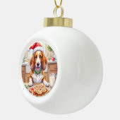 Adorable Basset Hound Sneaking Christmas Cookies Keramik Kugel-Ornament (Rechts)