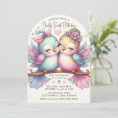 Adorable Bird Schwestern Sweet Pastel Double Birth Einladung (Stehend Vorderseite)