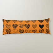 Adorable Black Heart Scribble Zeichnend Seitenschläferkissen (Rückseite)