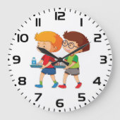 Adorable Boys, die Lebensmittel mitführen Große Wanduhr (Vorderseite)