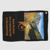 Adorable Britische Eule Nesting auf Monogram Egal Golfhandtuch (Horizontal)