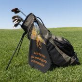 Adorable Britische Eule Nesting auf Monogram Egal Golfhandtuch (Gras)