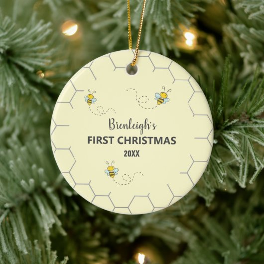 Adorable Bumble Bee Erste Weihnachtsfeier Custom K Keramik Ornament (Baum)