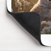 Adorable Bunnies im Frühlingswiese-Design Mousepad (Ecke)