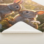Adorable Bunnies im Frühlingswiese-Design Sherpadecke (3/4)