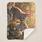 Adorable Bunnies im Frühlingswiese-Design Sherpadecke (Vorderseite)