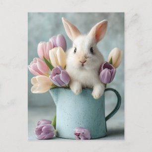 Adorable Bunny Peeking von einem Pitcher des Tulip Feiertagspostkarte