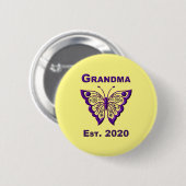 Adorable Butterfly Oma "Est 2020" Button (Vorne & Hinten)