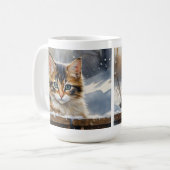 Adorable Calico Katze im Schnee Kaffeetasse (Vorderseite Links)