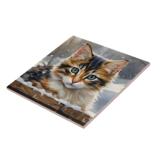 Adorable Calico Katze im Schnee Portrait Pose Fliese (Seite)