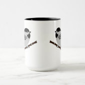 Adorable Carolina Chickadee Cartoon Tasse (Zentrum)