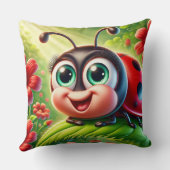 Adorable Cartoon Ladybug im lebhaften Garten Kissen (Rückseite)