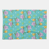 Adorable Cartoon Style Owls auf Zweigdruck Geschirrtuch (Horizontal)