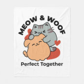 Adorable Cat and Dog Hug - Meow & Woof Design Fleecedecke (Vorderseite)