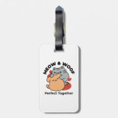 Adorable Cat and Dog Hug - Meow & Woof Design Gepäckanhänger (Rückseite vertikal)