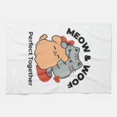 Adorable Cat and Dog Hug - Meow & Woof Design Geschirrtuch (Horizontal)