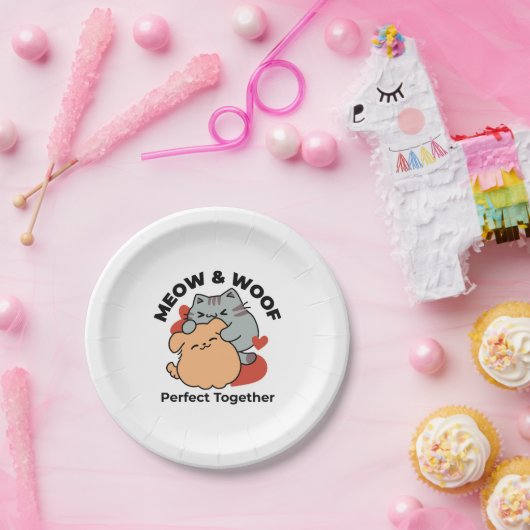 Adorable Cat and Dog Hug - Meow & Woof Design Pappteller (Party)