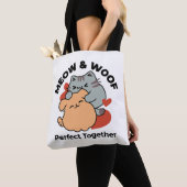 Adorable Cat and Dog Hug - Meow & Woof Design Tasche (Von Nahem)