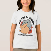 Adorable Cat and Dog Hug - Meow & Woof Design Tri-Blend Shirt (Vorderseite)
